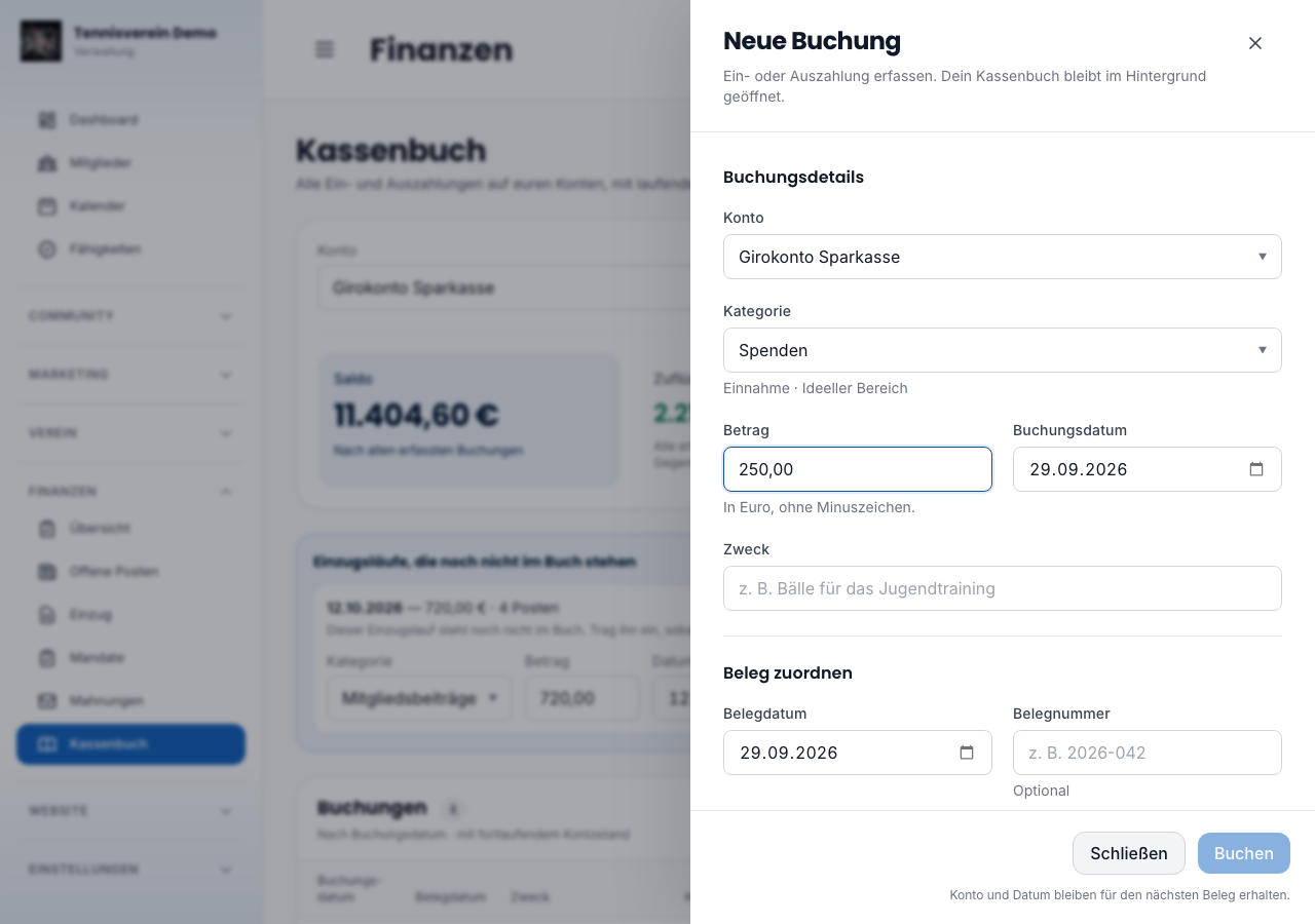 Der Erfassen-Bereich öffnet sich seitlich, das Kassenbuch bleibt sichtbar